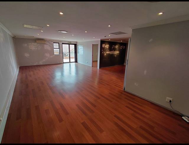 103M² OFFICE TO LET IN FOURWAYS